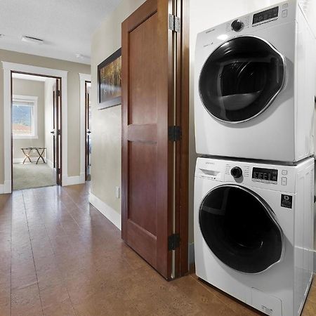 Sunset Ridge - Luxurious Corner Condo - Spectacular Mt Views With Open Pool! Канмор Екстериор снимка