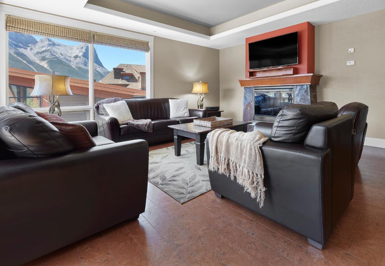 Sunset Ridge - Luxurious Corner Condo - Spectacular Mt Views With Open Pool! Канмор Екстериор снимка