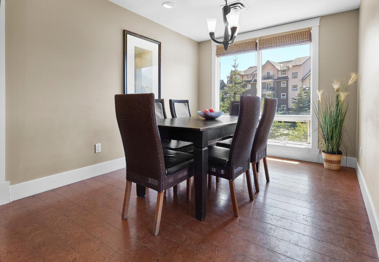 Sunset Ridge - Luxurious Corner Condo - Spectacular Mt Views With Open Pool! Канмор Екстериор снимка
