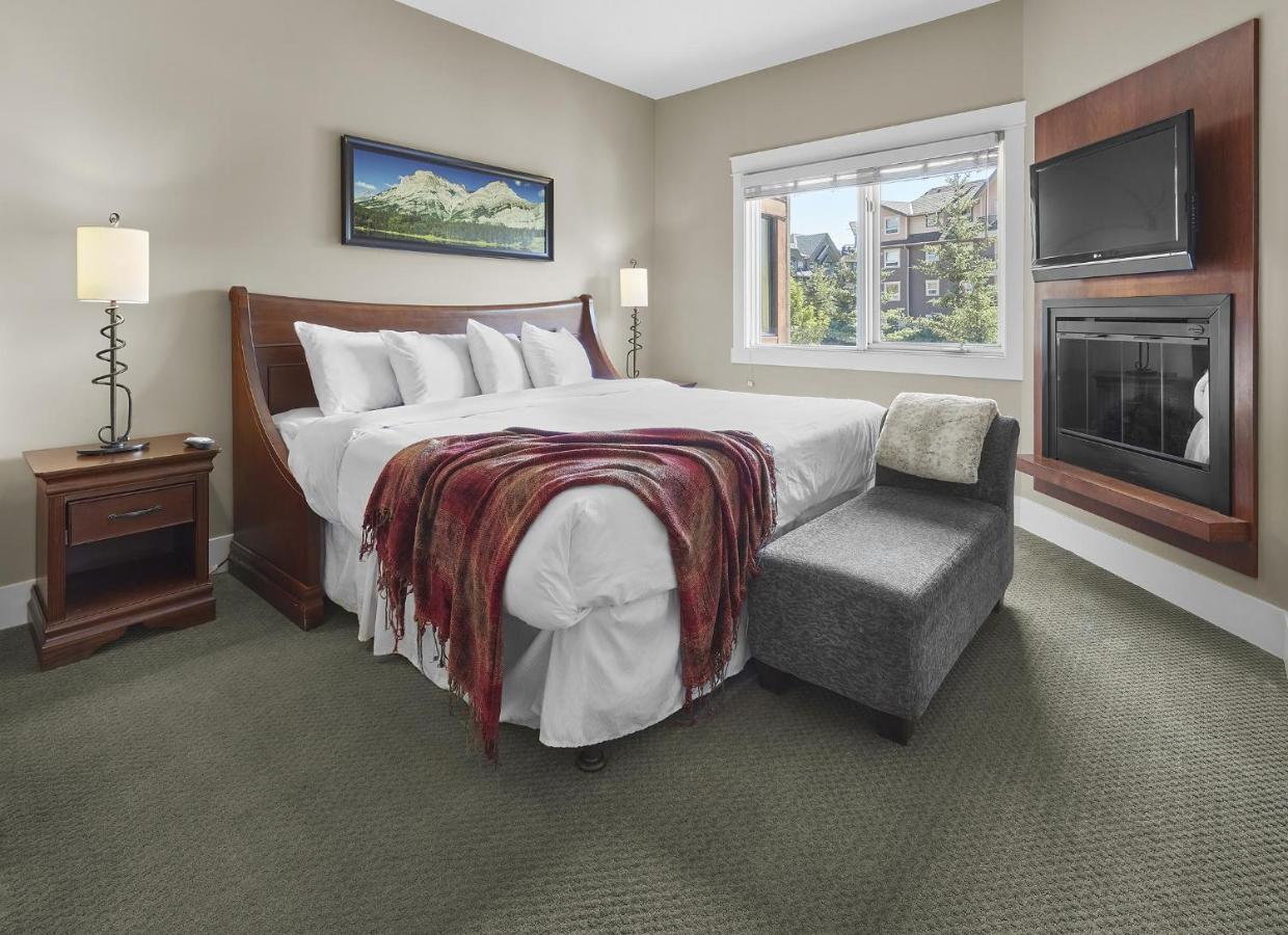 Sunset Ridge - Luxurious Corner Condo - Spectacular Mt Views With Open Pool! Канмор Екстериор снимка