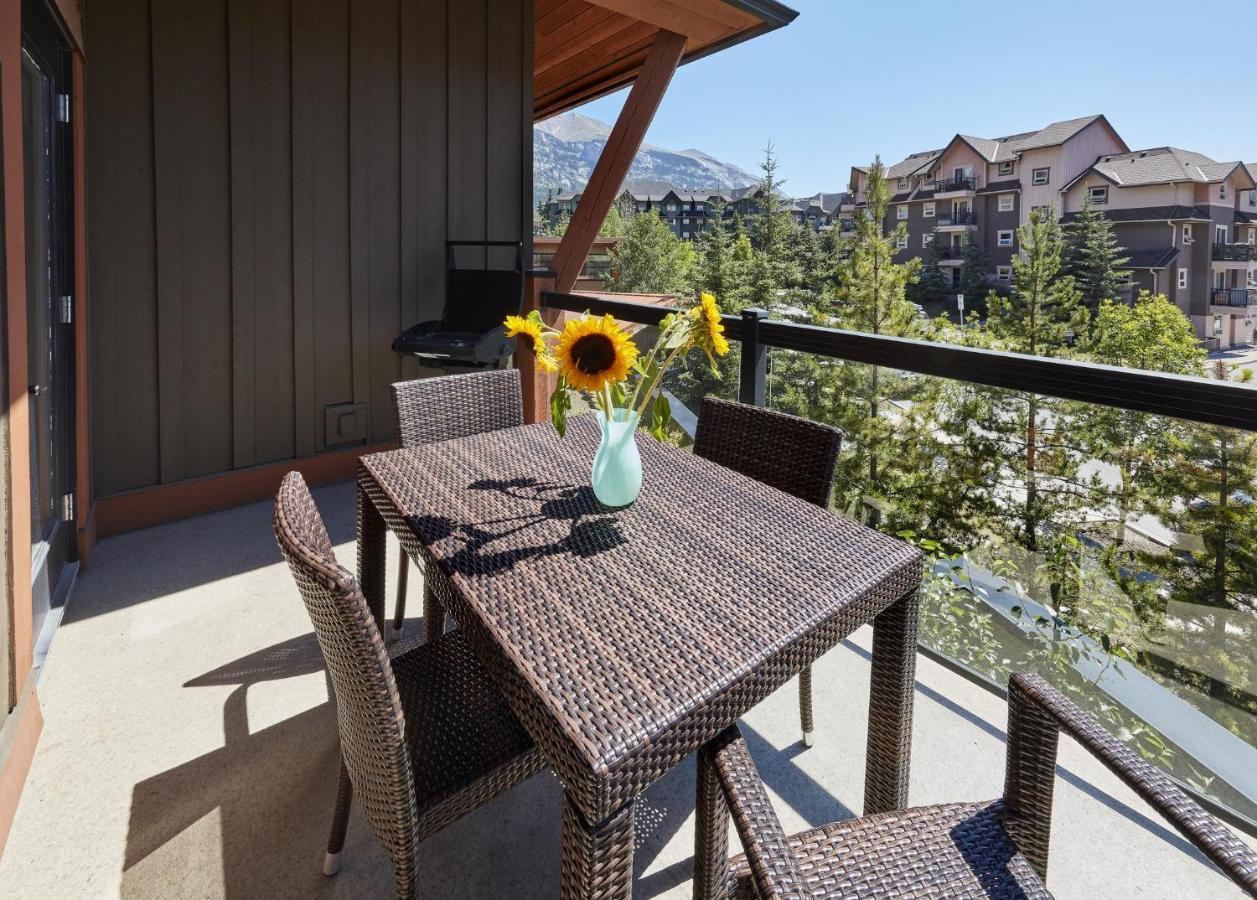 Sunset Ridge - Luxurious Corner Condo - Spectacular Mt Views With Open Pool! Канмор Екстериор снимка
