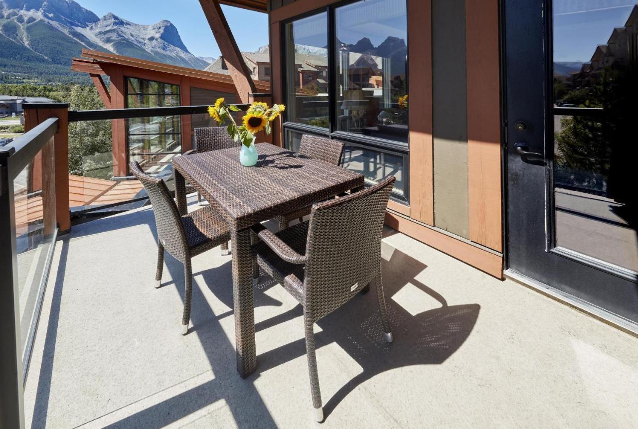 Sunset Ridge - Luxurious Corner Condo - Spectacular Mt Views With Open Pool! Канмор Екстериор снимка