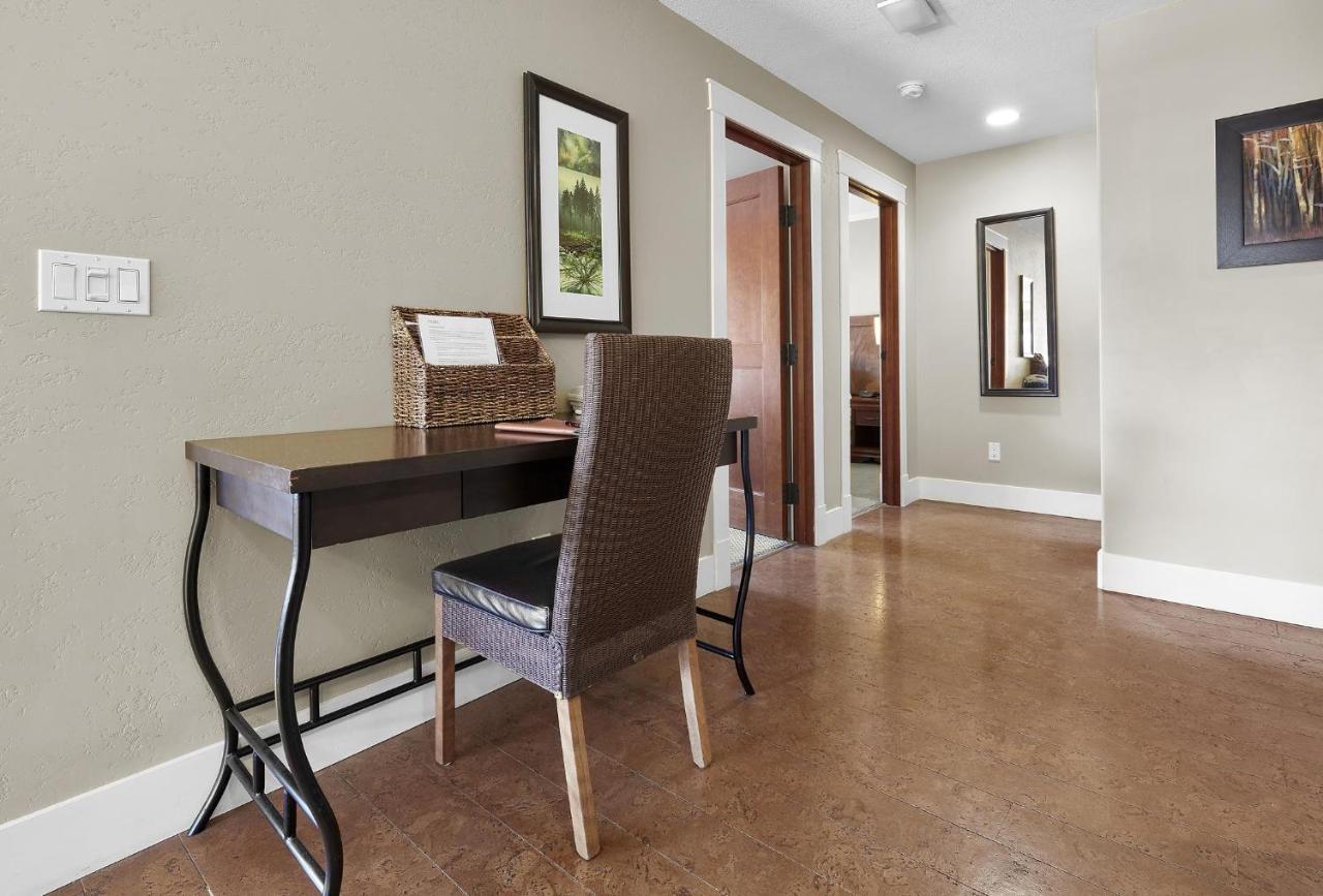 Sunset Ridge - Luxurious Corner Condo - Spectacular Mt Views With Open Pool! Канмор Екстериор снимка