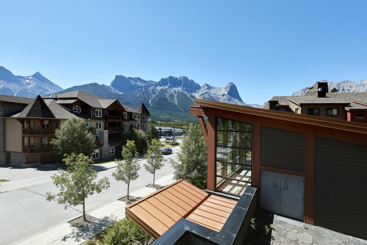Sunset Ridge - Luxurious Corner Condo - Spectacular Mt Views With Open Pool! Канмор Екстериор снимка